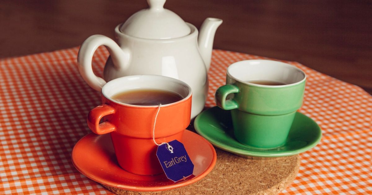 Café ou chá: qual fortalece e qual enfraquece seus ossos? Entenda