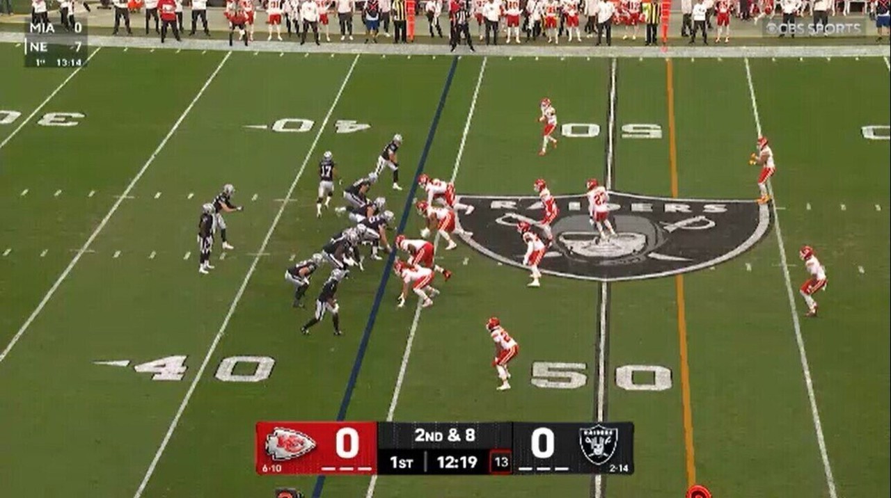 Campeão do Super Bowl pelos Chiefs é acusado de violência doméstica pela ex-namorada