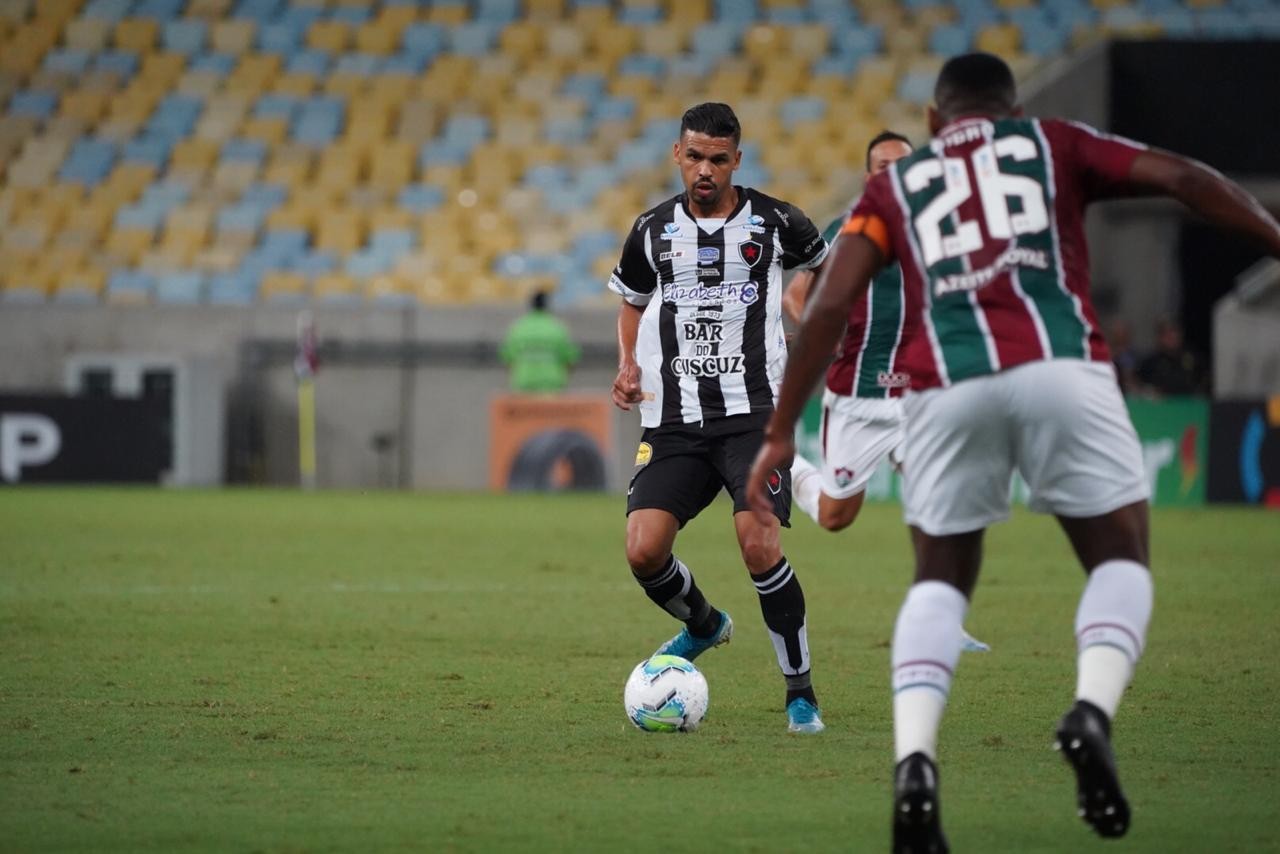 Capivariano anuncia meia ex-Fluminense e Ponte como 26º reforço para o Paulistão