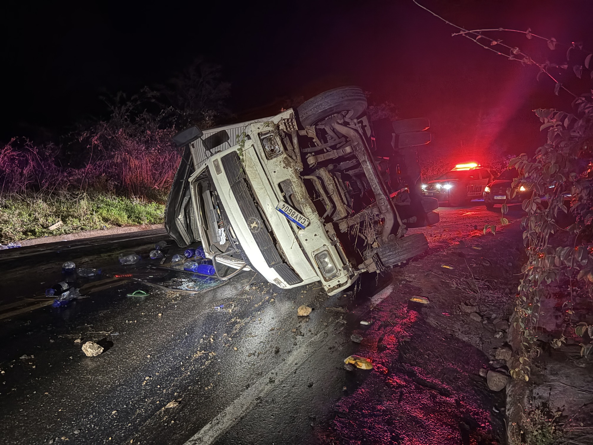 Capotamento de Caminhão na Ladeira de Tucuns: Acidente de Trânsito Choca Comunidade em Crateús