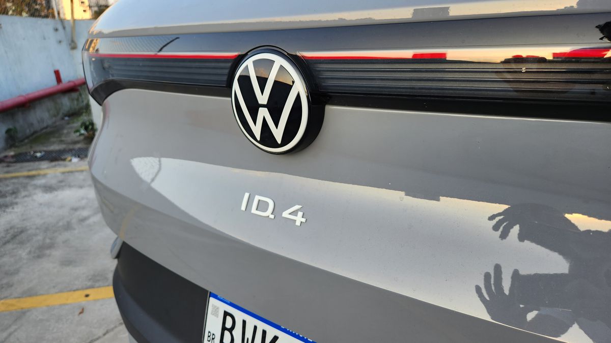 Caso de criança morta por carro elétrico que "acelerou sozinho" vai ao tribunal