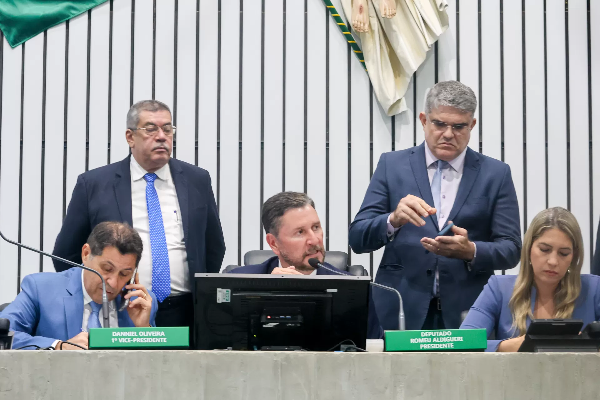 Ceará Aprova Reajuste Salarial de 5% e Auxílio-Alimentação para Servidores