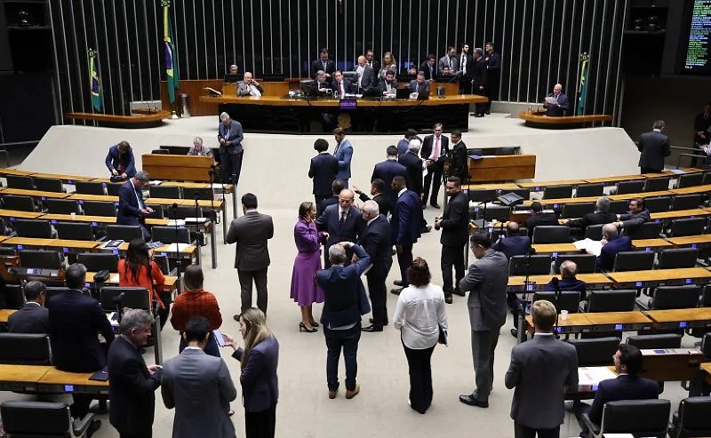 Centrão Recua: Líderes do Centrão Retiram Apoio à Emenda das 52 Horas