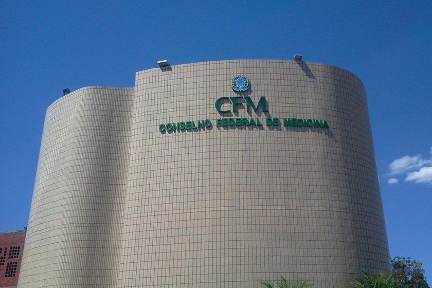 CFM cita 40 denúncias para sindicância de Bolsonaro e mostra e-mails