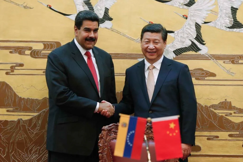 China diz que negociações com a Venezuela ‘serão protegidas’ e condena ‘intimidação’ dos E