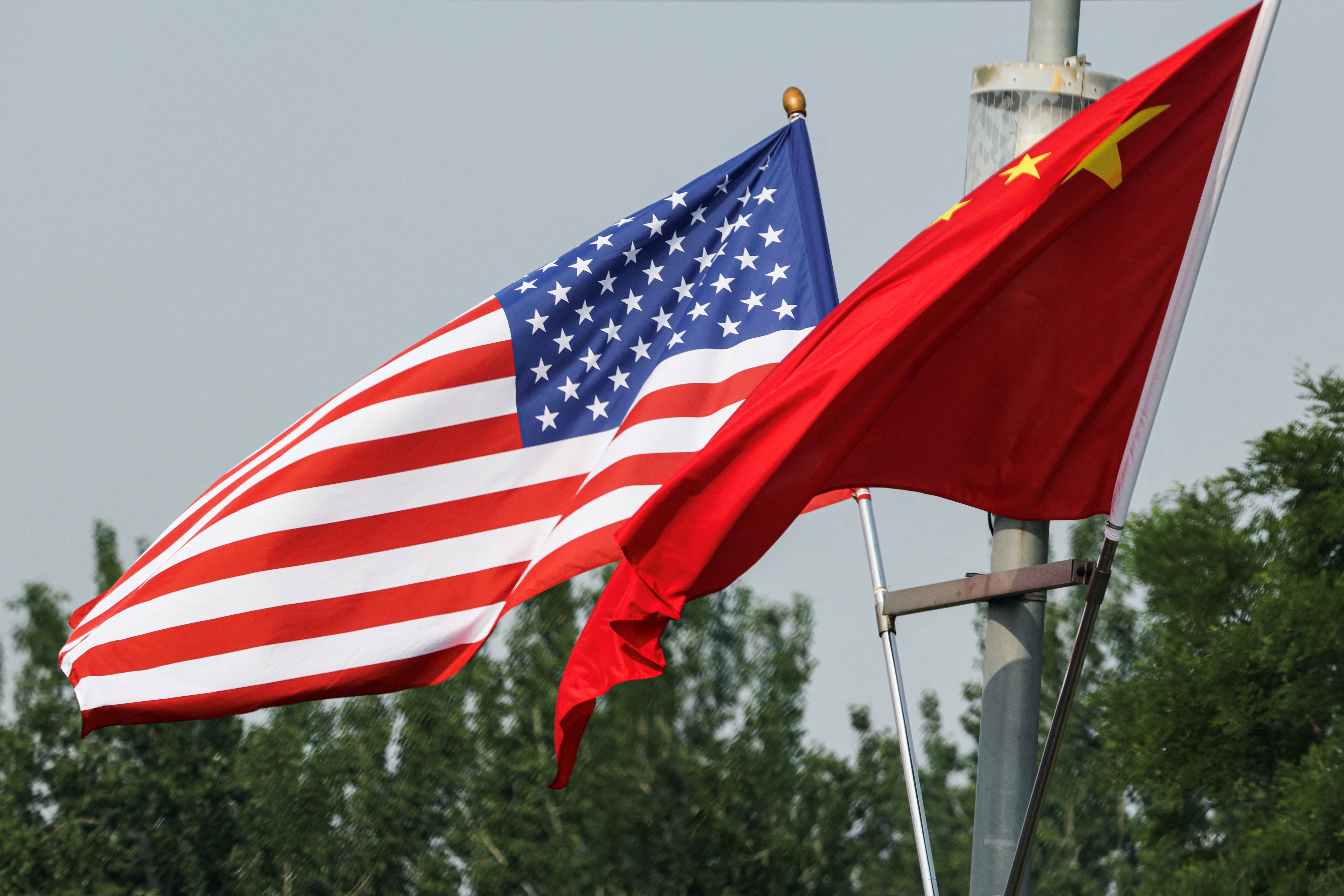 China e EUA: Tensão Commercial Aumenta com Acusações de Trabalho Forçado