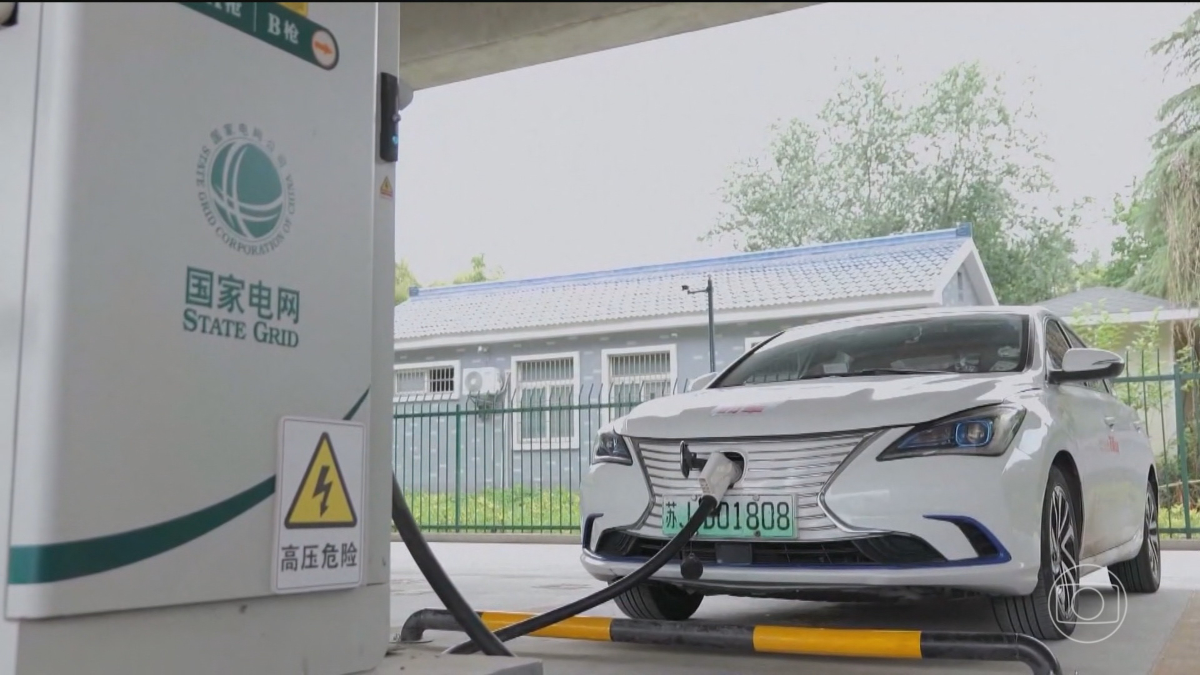 China Investe em Energias Renováveis e Carros Elétricos para Reduzir Dependência do Petróleo