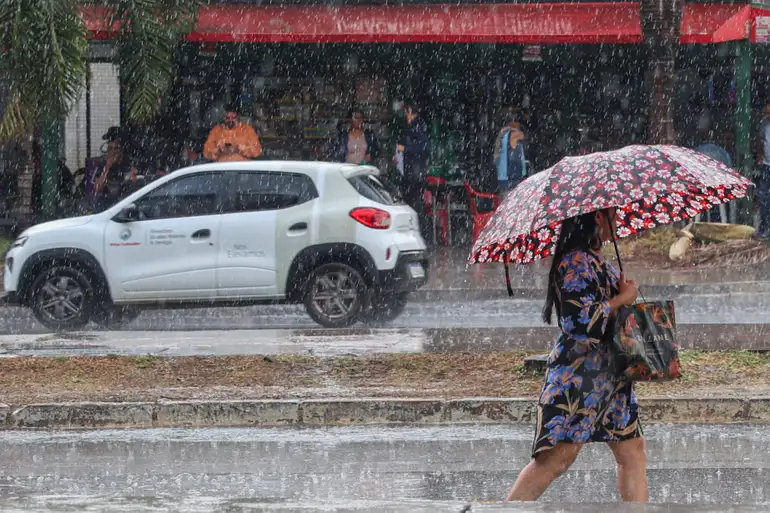 Chuvas intensas no Ceará: 92 cidades em alerta até quarta-feira