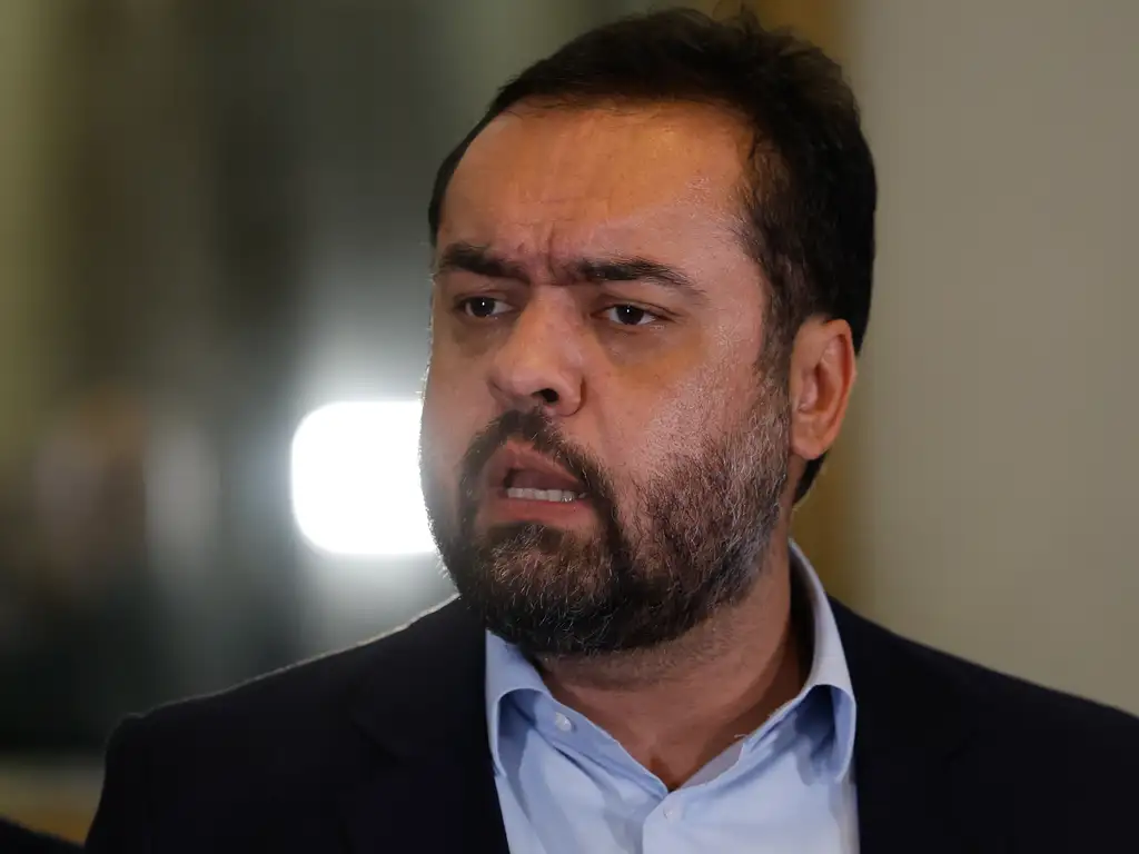 Claudio Castro: O Governo e a Corrupção, uma Ameaça aos Direitos Políticos