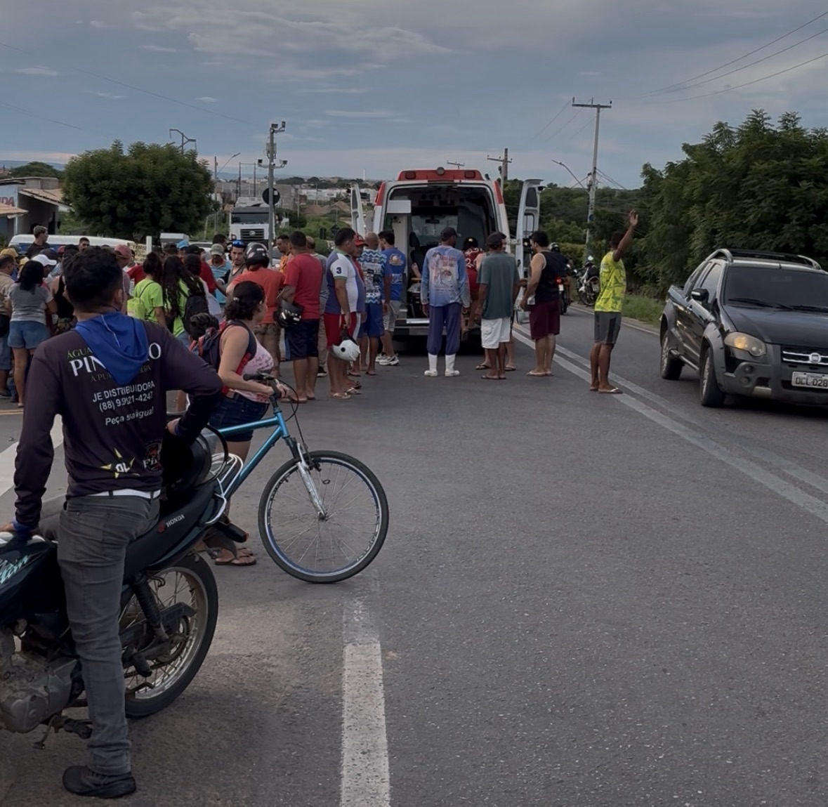 Colisão entre motoneta e bicicleta: 2 pessoas feridas em Crateús - Crime e Segurança