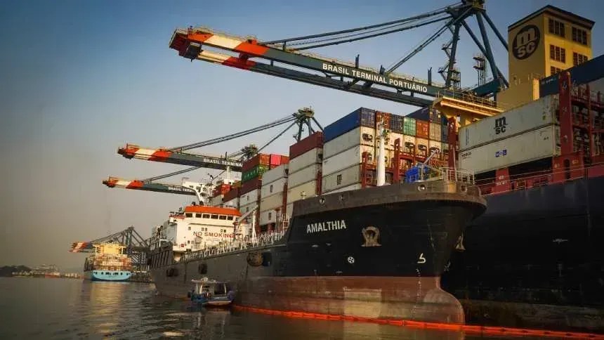 Com tarifaço, exportações do Brasil aos EUA caem 6,6% em 2025