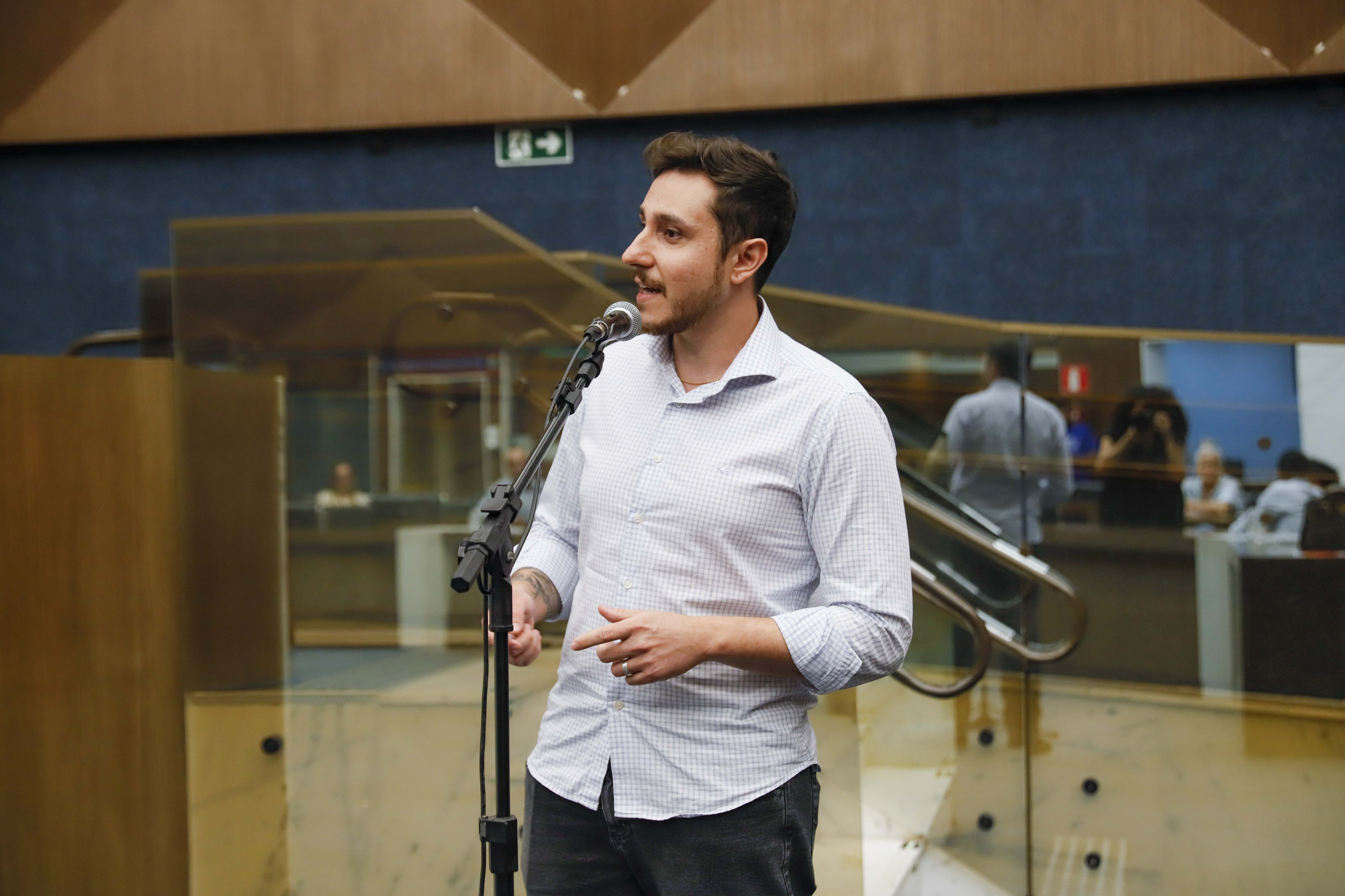 Comissão da Câmara de BH aprova andamento ao processo contra vereador Lucas Ganem