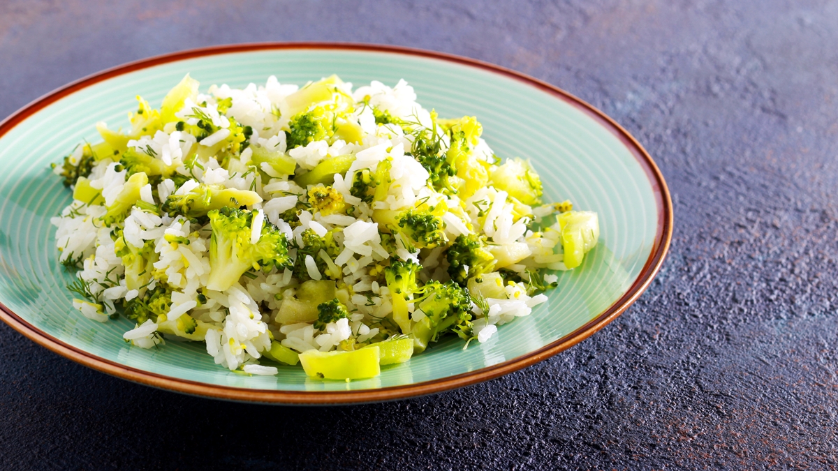 Como fazer um arroz com brócolis digno de chef em minutos