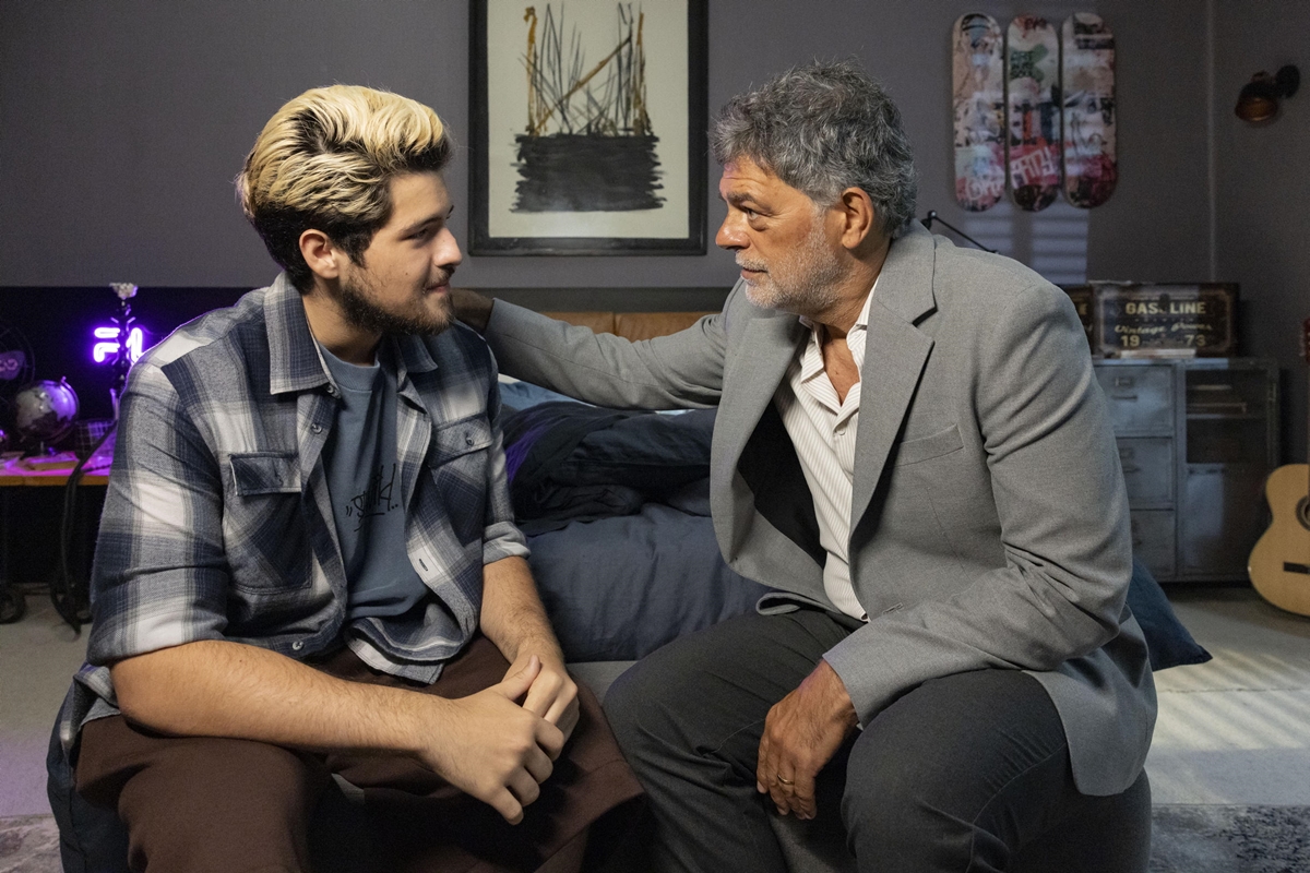 Como será o reencontro de Rogério com Arminda e Raul em Três Graças