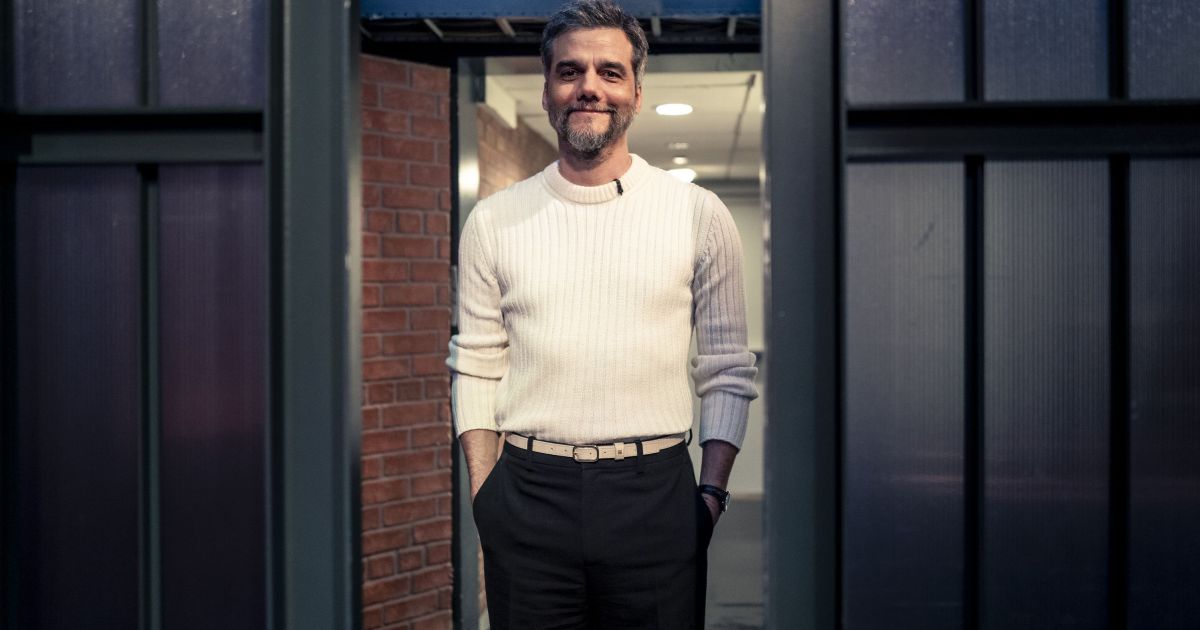 Conheça Ilaria Urbinati, stylist responsável pelos looks de Wagner Moura