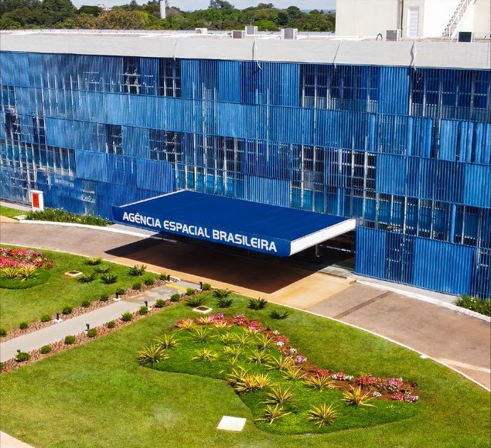 Conheça os 32 cursos online e gratuitos da AEB para explorar o cosmos e a tecnologia espacial