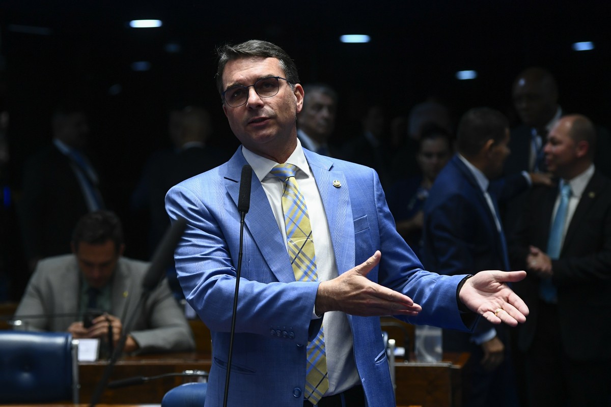 Contrato de esposa de Moraes com banco Master deve ser investigado pelo Senado, afirma Flá