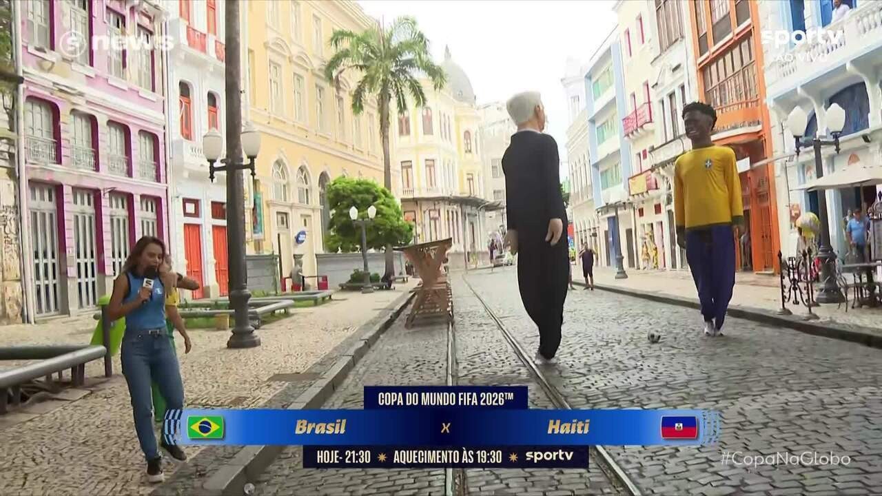 Copa do Mundo 2023: Bonecos Gigantes de Ancelotti e Vini Jr. Encantam em Olinda