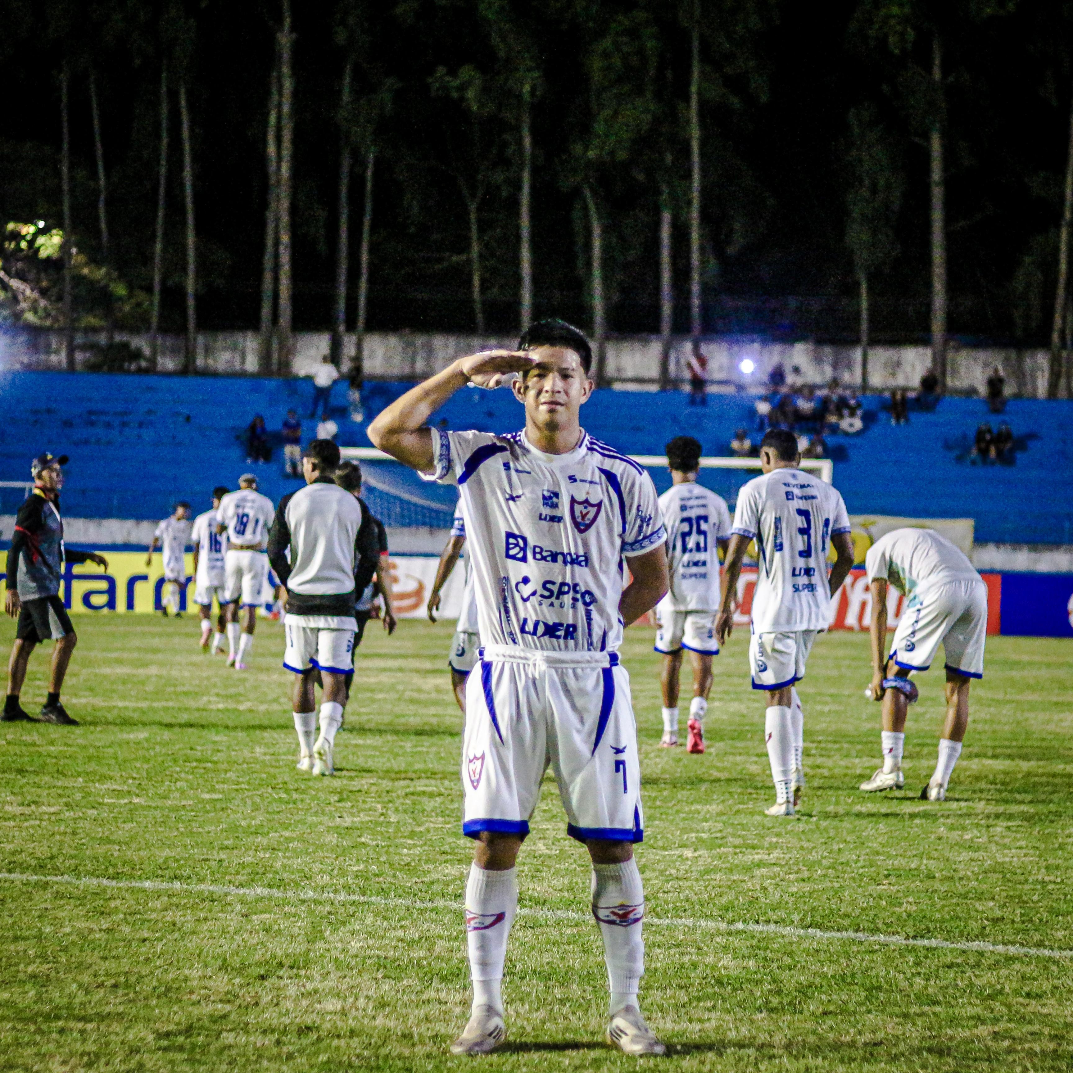 Copinha: Jogador indígena do Águia decide jogo com dois golaços de falta