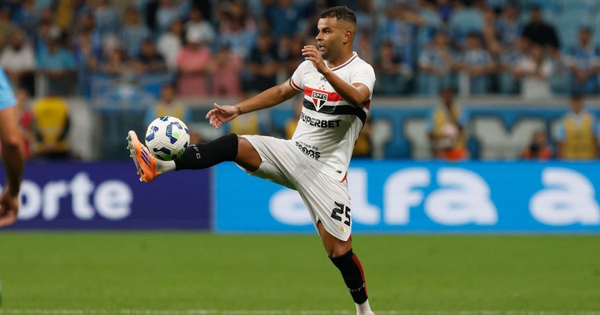 Corinthians faz sondagem por Alisson, jogador do São Paulo