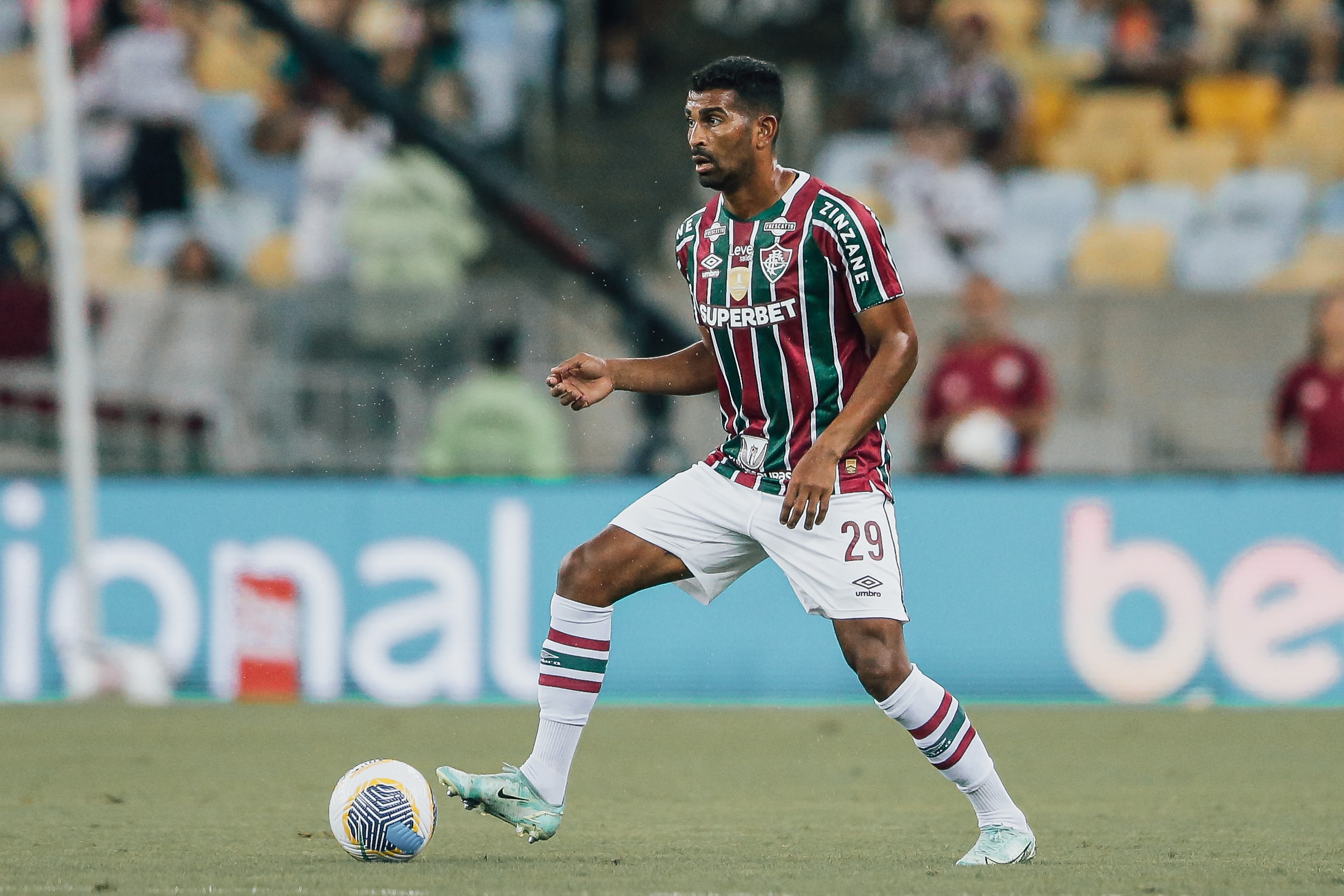 Coritiba anuncia a contratação de Thiago Santos, ex-Fluminense, Grêmio e Palmeiras
