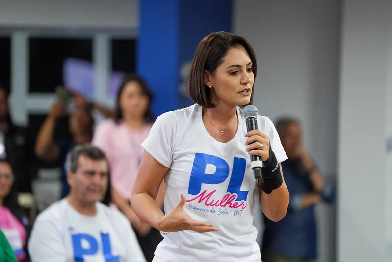 Crise no Master abala pré-candidatura de Flávio Bolsonaro e descontenta Michelle