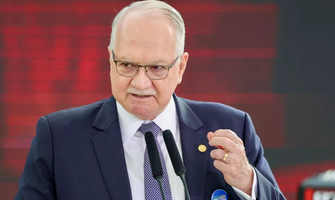 Crise no STF: Presidente Edson Fachin Admite Crise Institucional