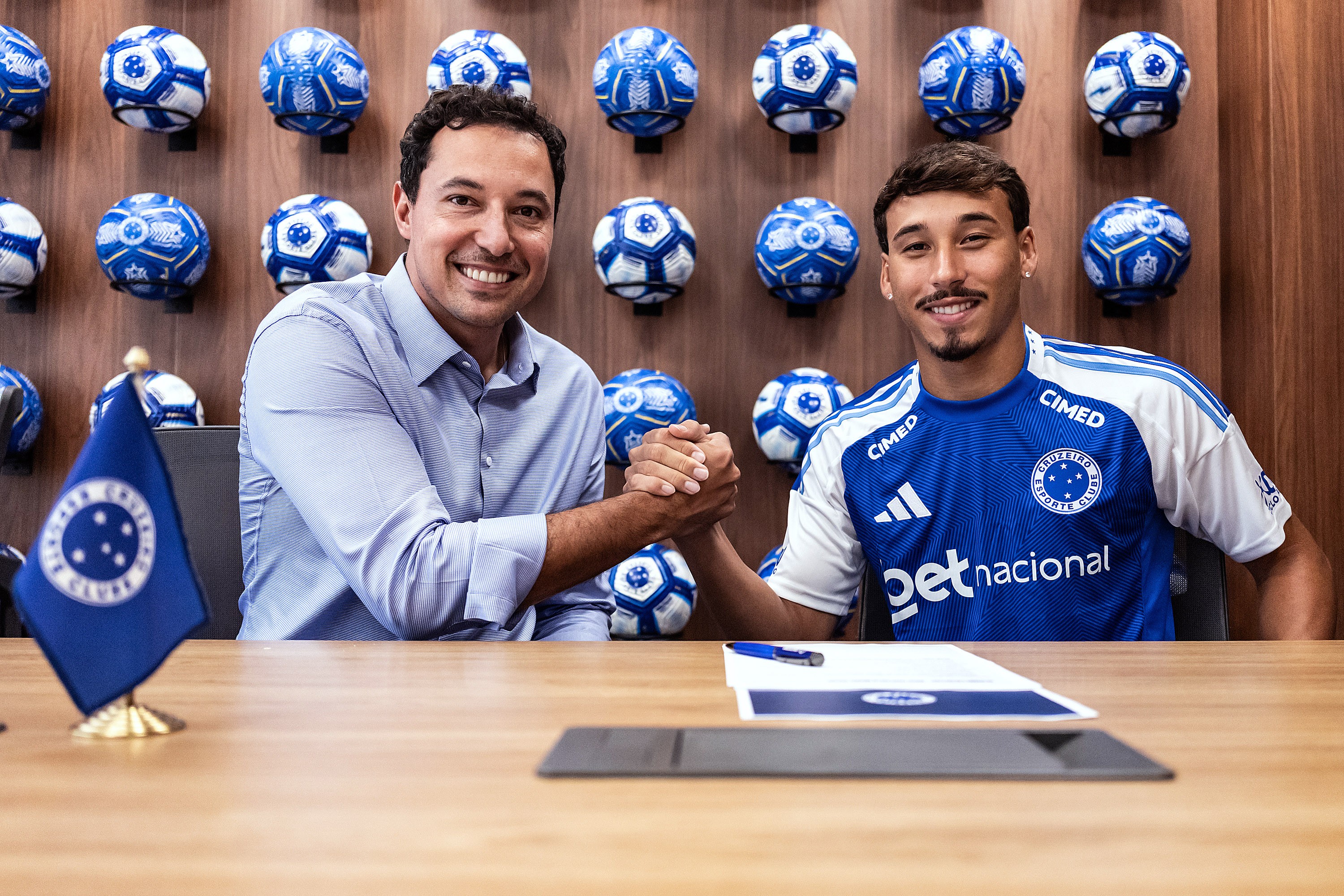 Cruzeiro renova contrato com Japa, alvo recente do Inter
