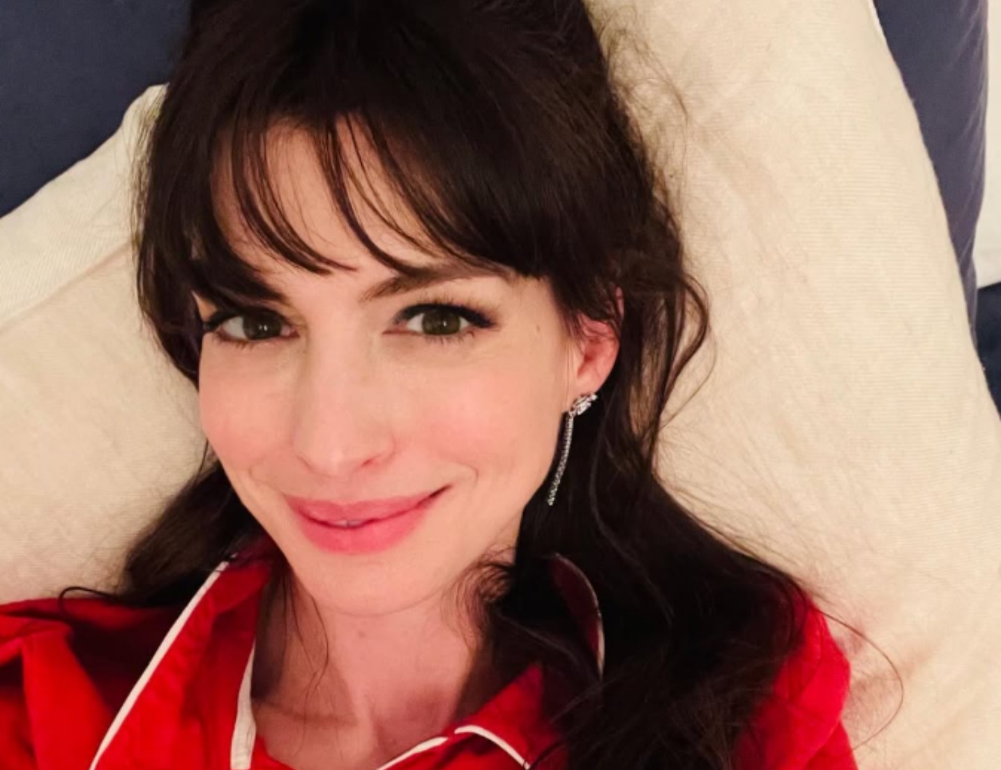 'Dá um CPF pra ela': brasileiros inundam Instagram de Anne Hathaway após menção a ‘Águas d