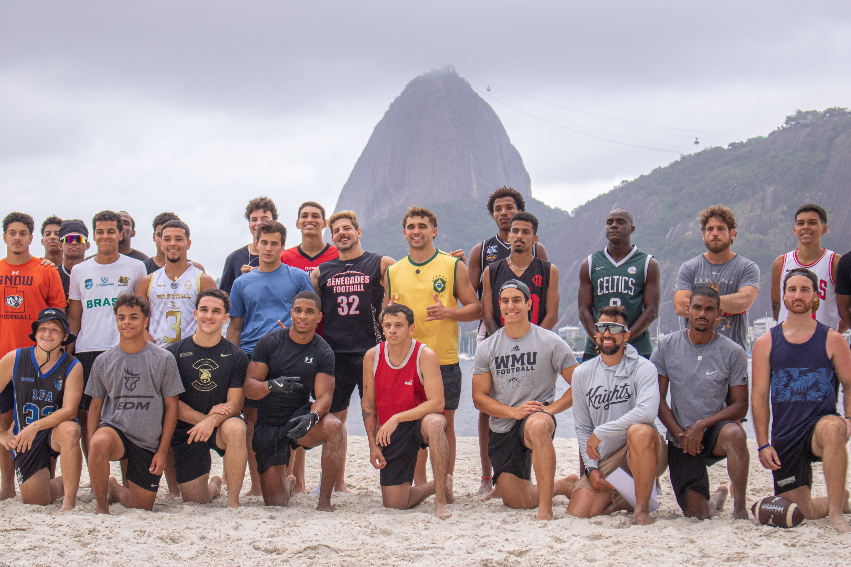 Davi Belfort dá clínica no Rio e quer repetir no futebol americano feito do pai