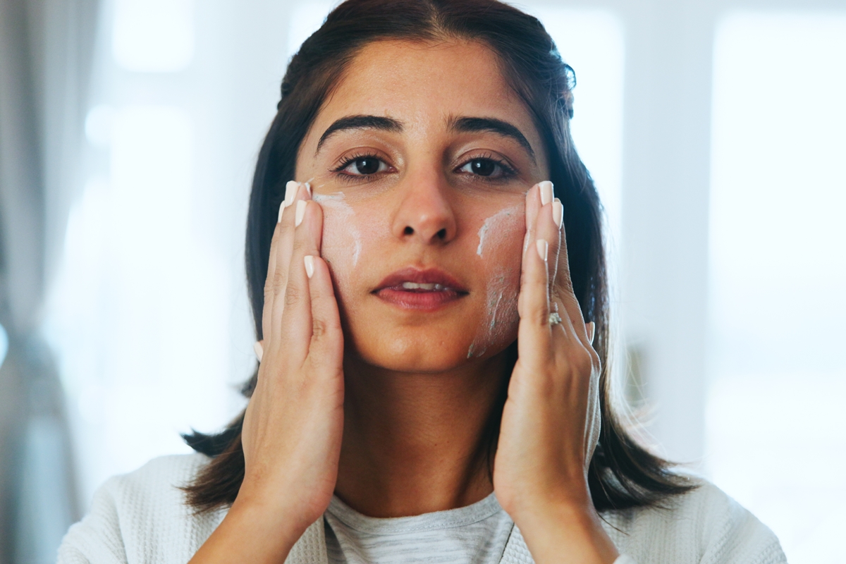 Dermatologistas ensinam a aplicação ideal do protetor solar