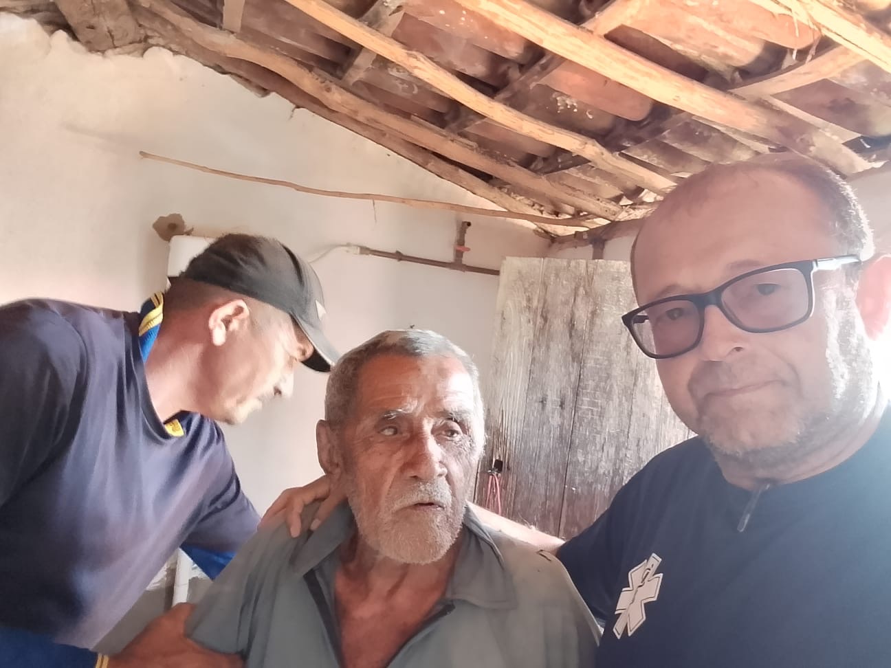 Desaparecido em Ipaporanga: Idoso de 85 anos é encontrado com vida após busca intensiva.