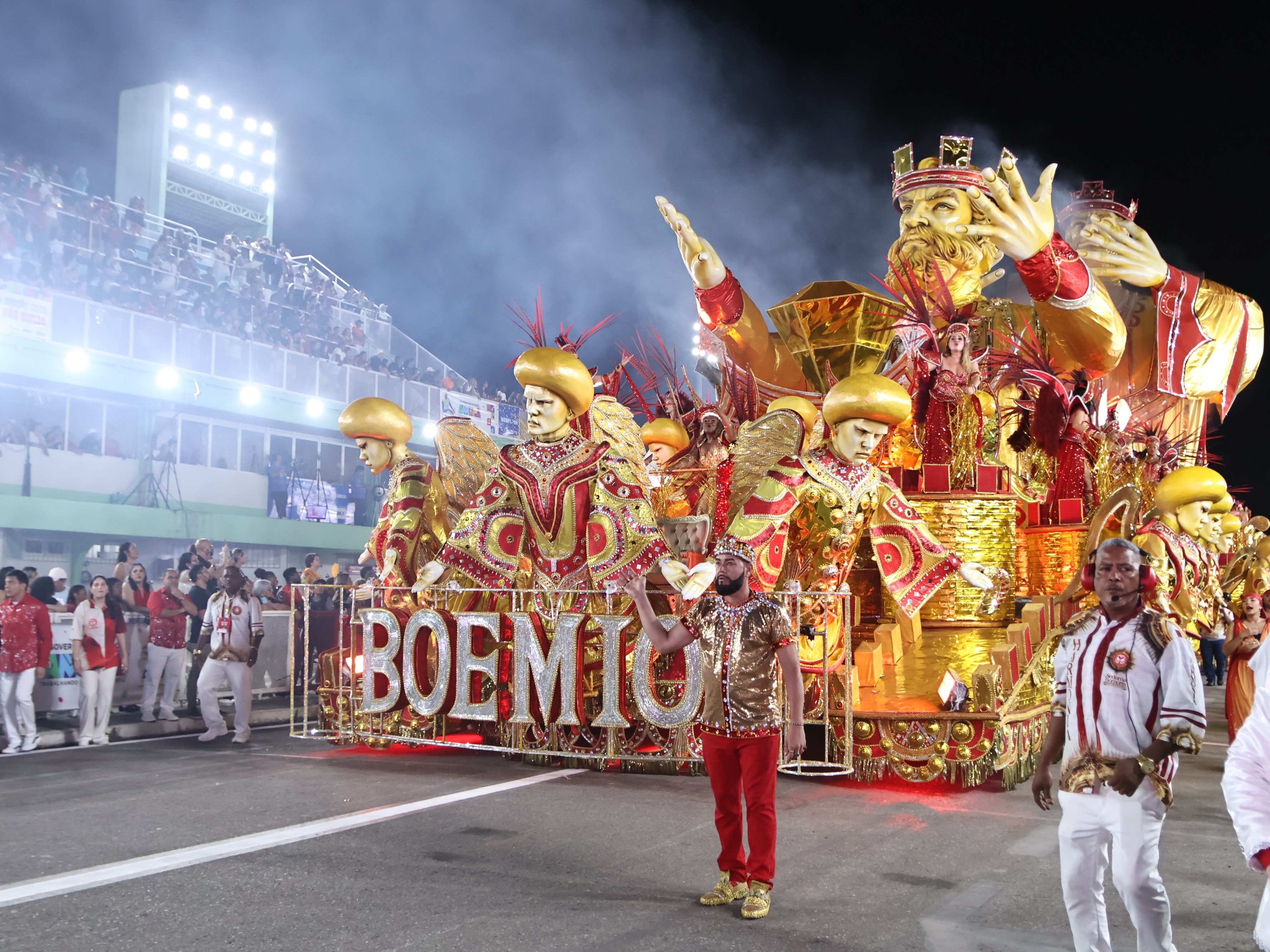 Desfile de Samba no Amapá: Boêmios do Laguinho e Império da Zona Norte se Coroam Campeões do Carnaval 2026