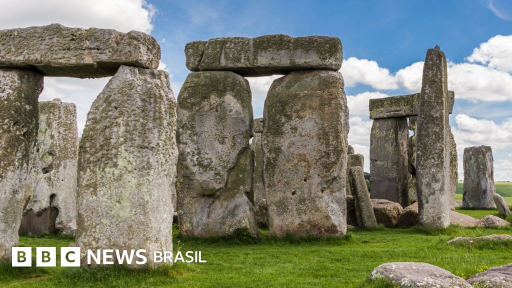 Desvendando o Segredo de Stonehenge: Arqueólogos Descobrem Estrutura Pré-Histórica Anterior