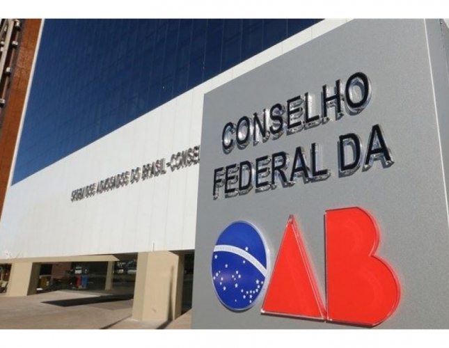 Diferenças Fundamentais Entre OAB e Conselhos Profissionais