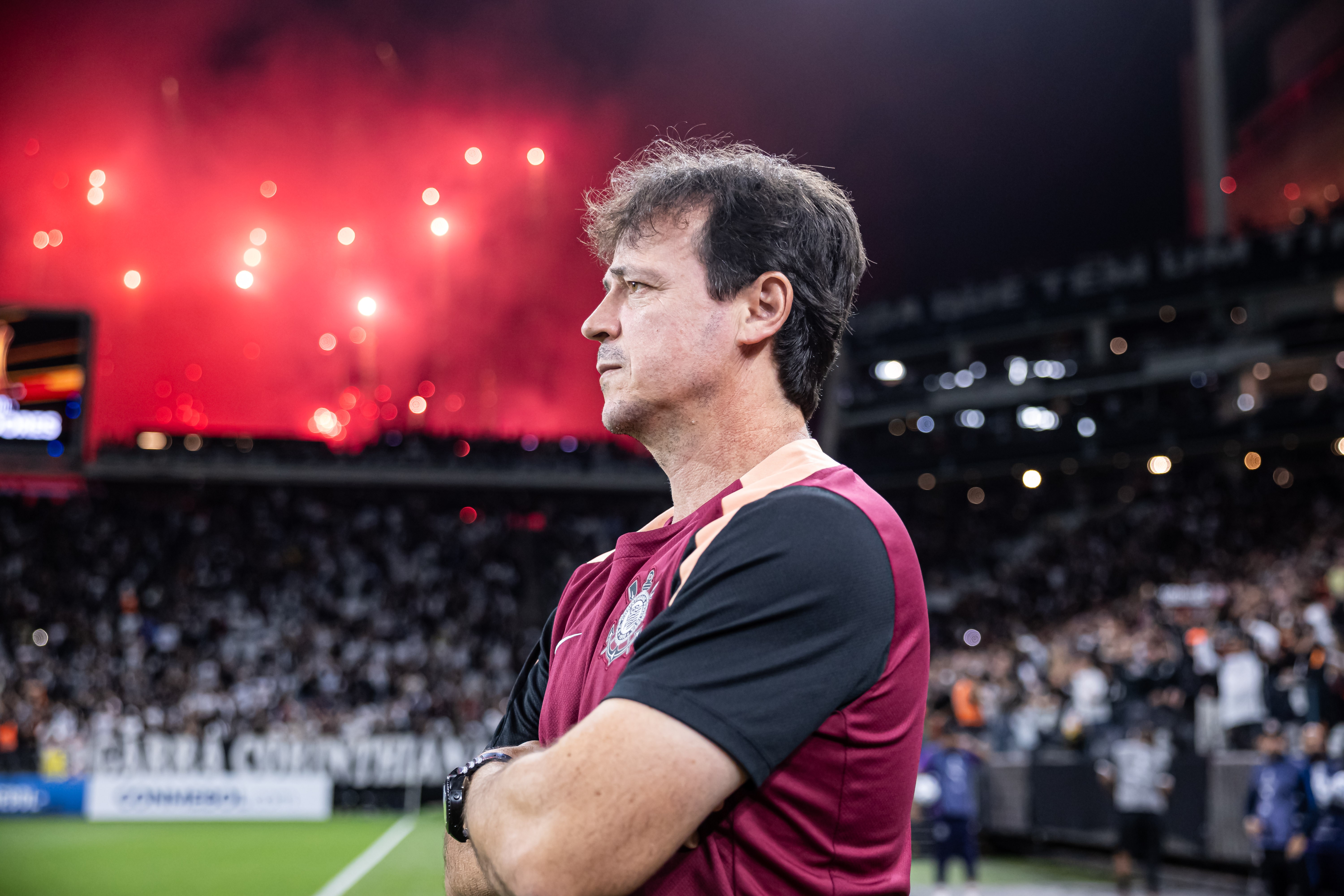 Diniz comemora invencibilidade e diz: 'O Corinthians é algo muito gigantesco'