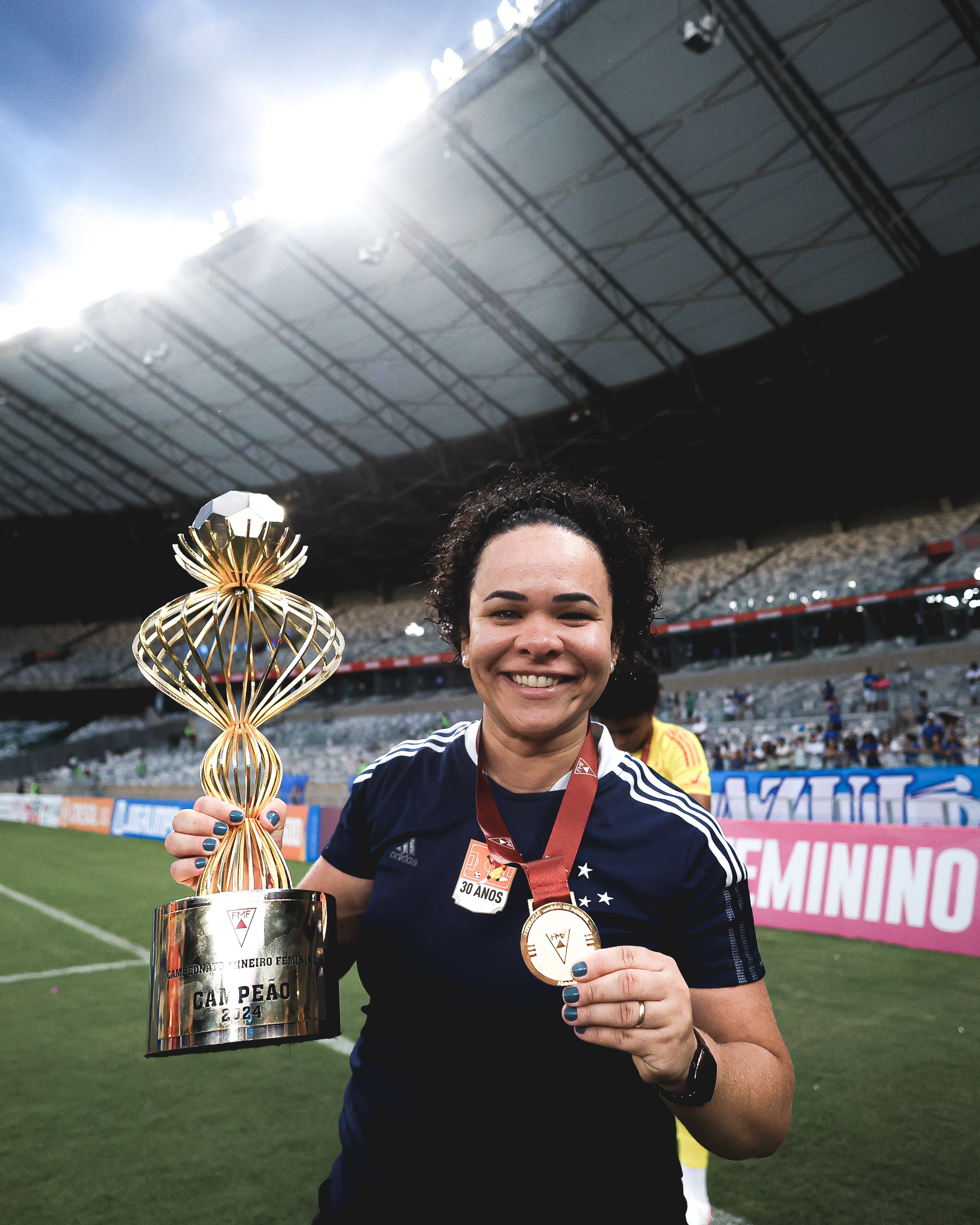 Diretora de futebol feminino do Cruzeiro, Bárbara Fonseca recebe proposta para assumir o G