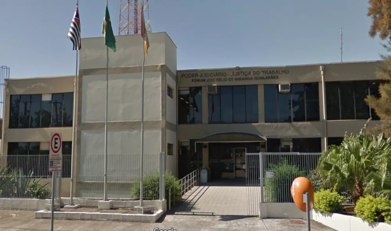 Discriminação no Trabalho: Supermercado é Condenado por Ofensas a Funcionária com Deficiência Auditiva