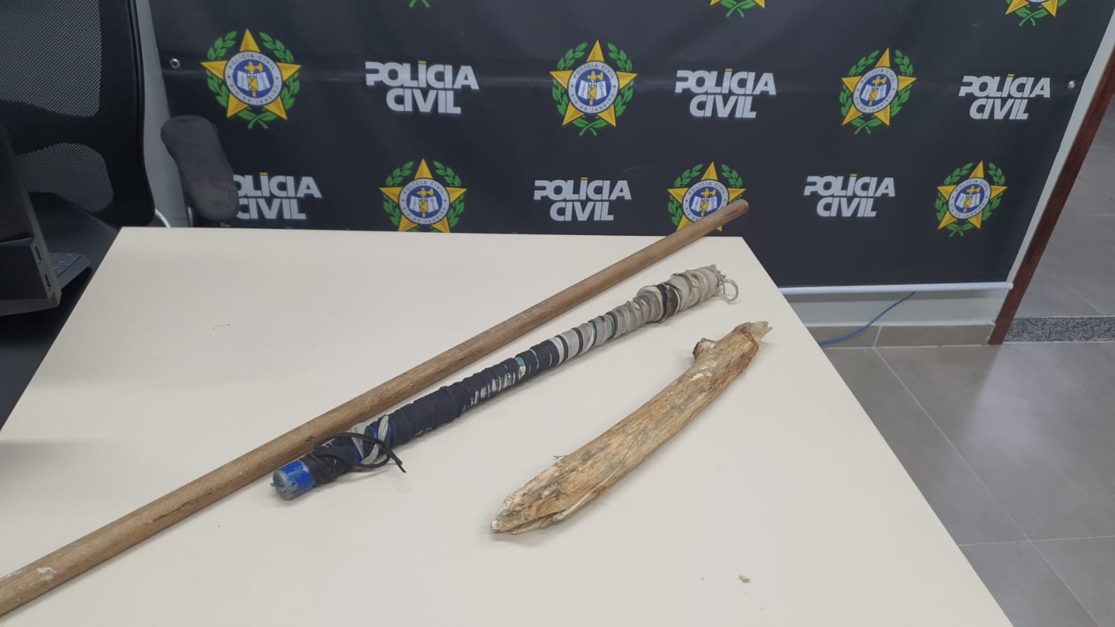 Dois suspeitos são presos em flagrante por agredir homem a pauladas em Resende 