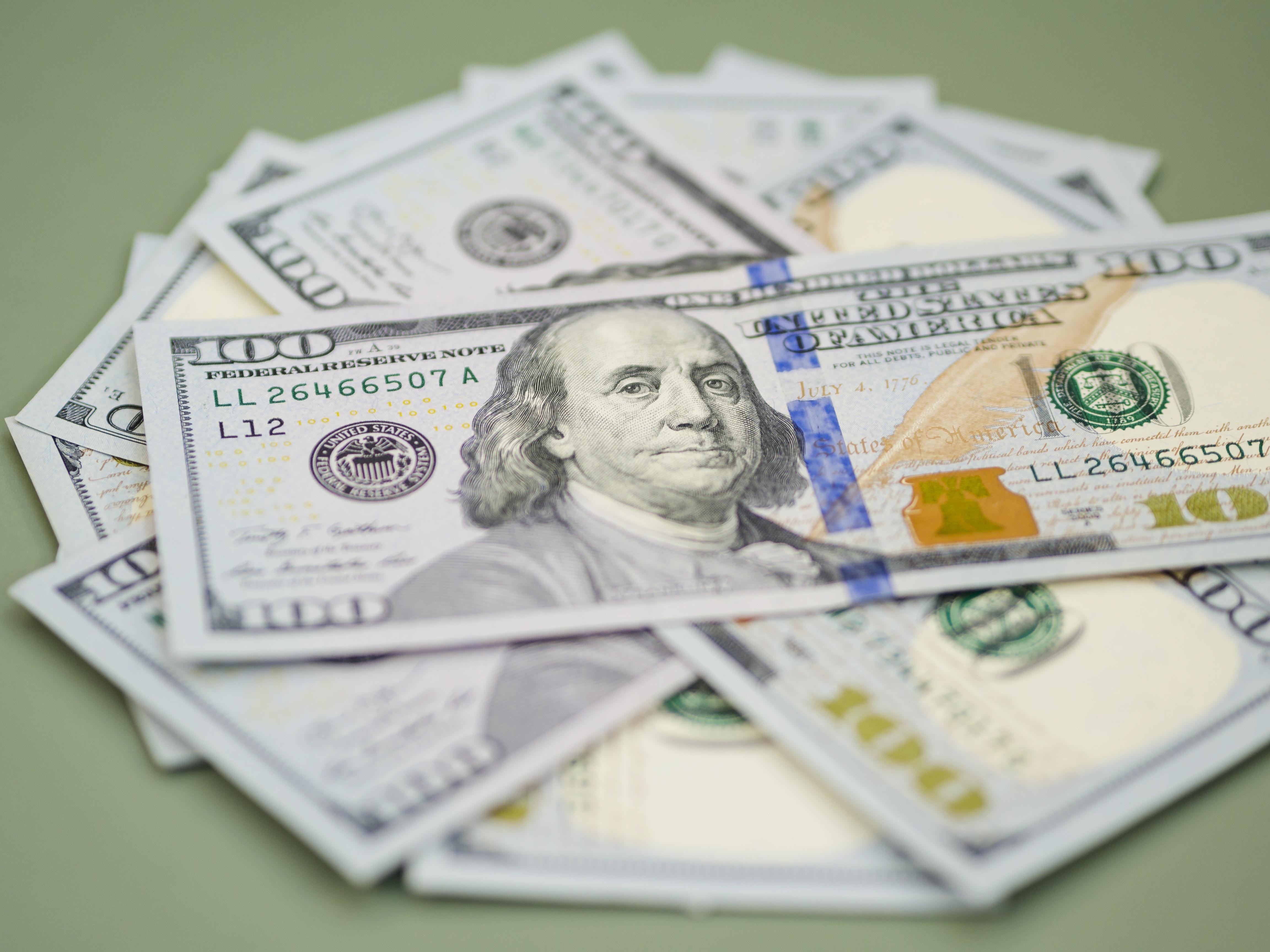 Dólar abre com foco em IPCA e dados de emprego dos EUA