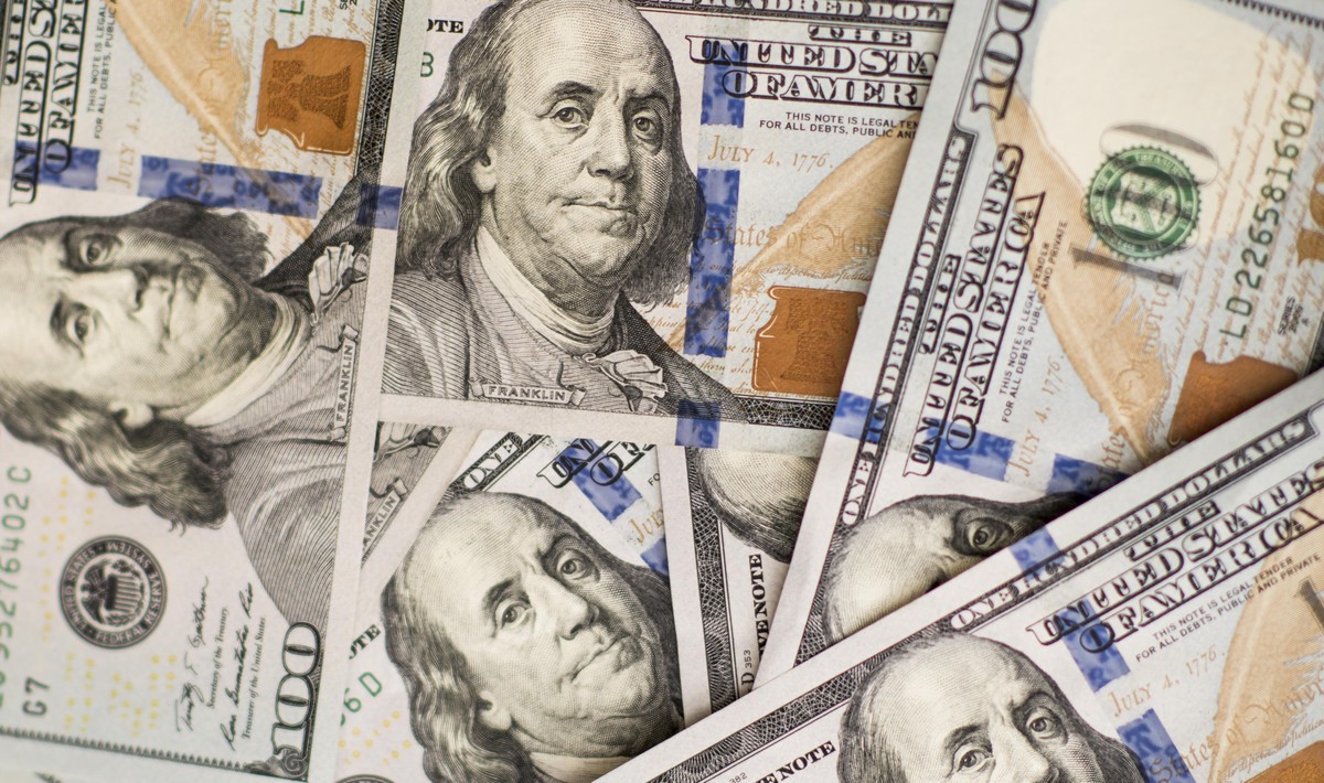 Dólar encerra perto da estabilidade com viés de alta, na véspera do ‘payroll’