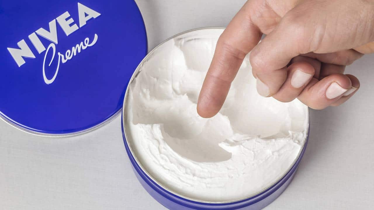Domine a Pele com o Clássico Creme Nivea da Latinha Azul: 7 Motivos para Incluir na Rota do Skincare