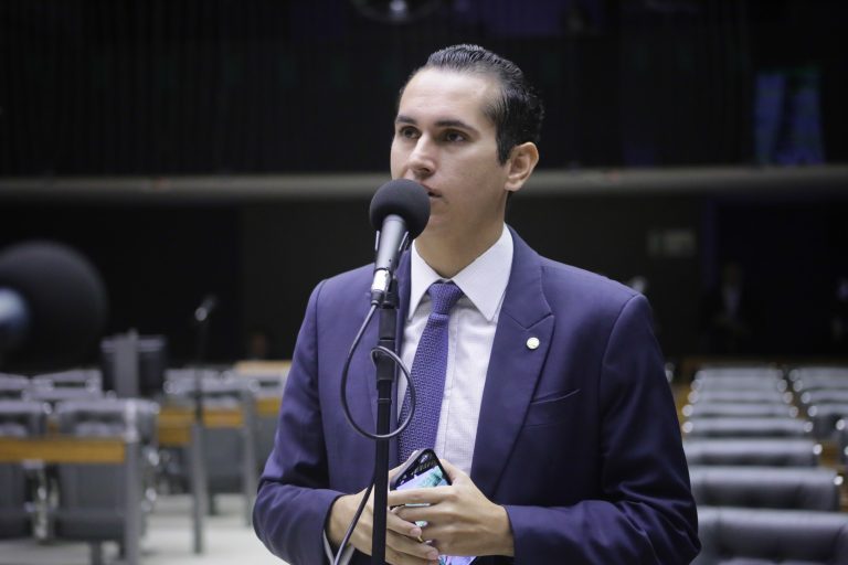 Domingos Neto É Eleito Presidente da Comissão Mista de Orçamento: Impacto na Economia Brasileira
