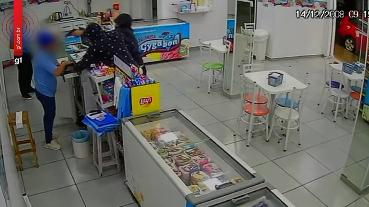 Dupla que invadiu sorveteria e apontou arma para funcionária é presa no interior de SP