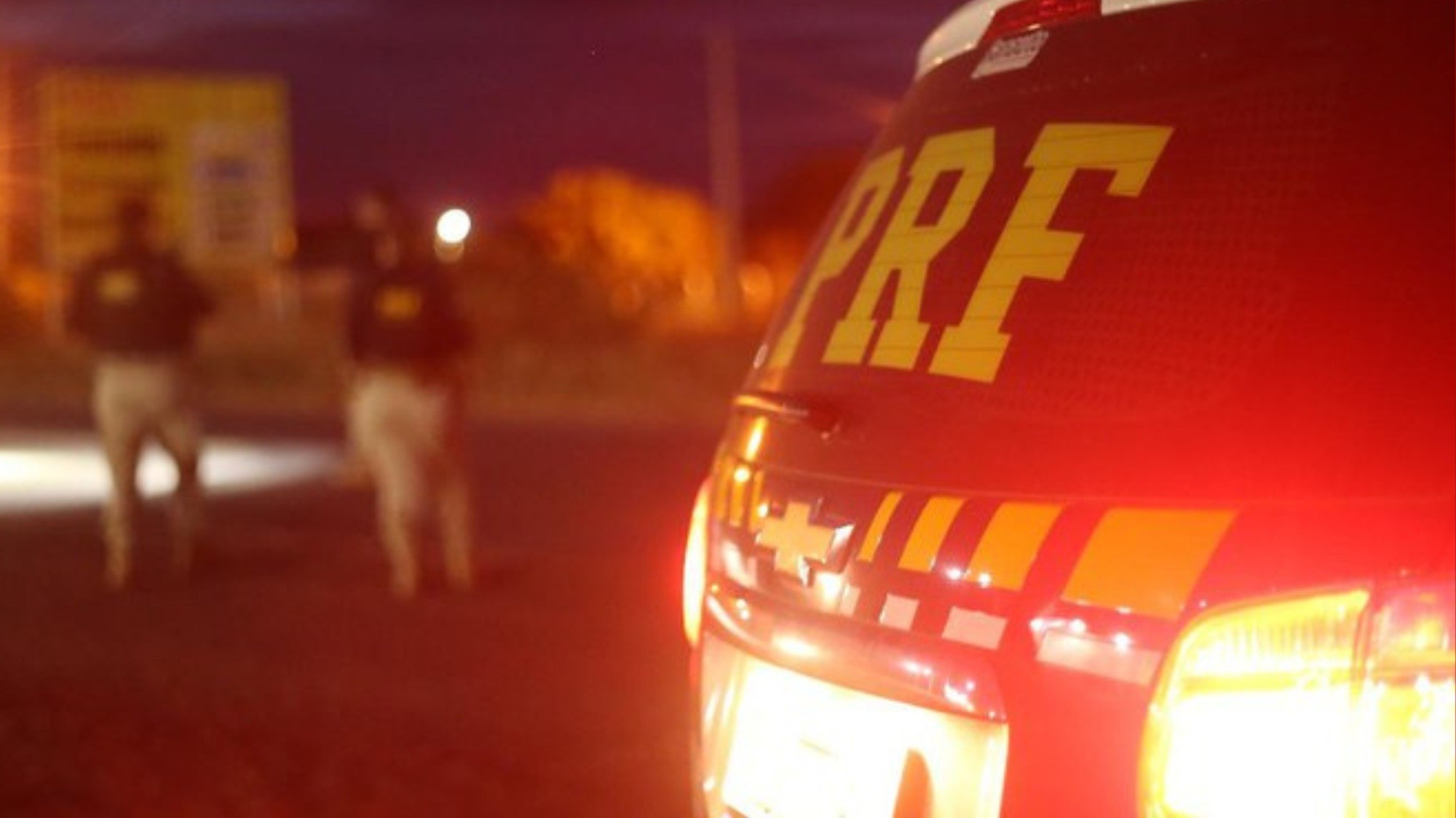 É #FAKE que imagens mostrem agentes da PRF pescando, jogando baralho e tocando violão dura