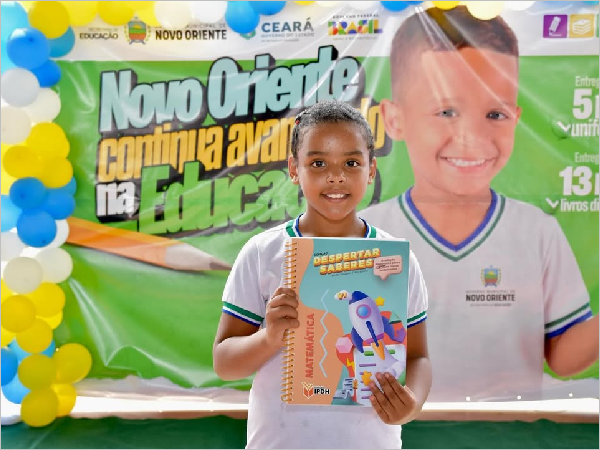 Educação de Qualidade: Novo Oriente Entrega Uniformes e Livros Escolares