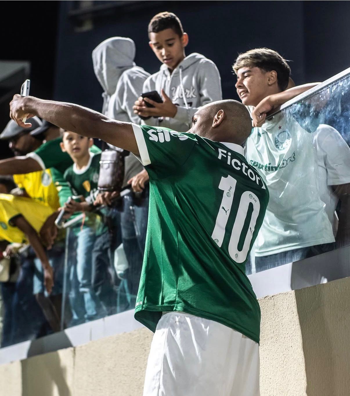 Ele é gamer, nova aposta da base e usa a camisa 10: conheça Eduardo, caçula do Palmeiras n