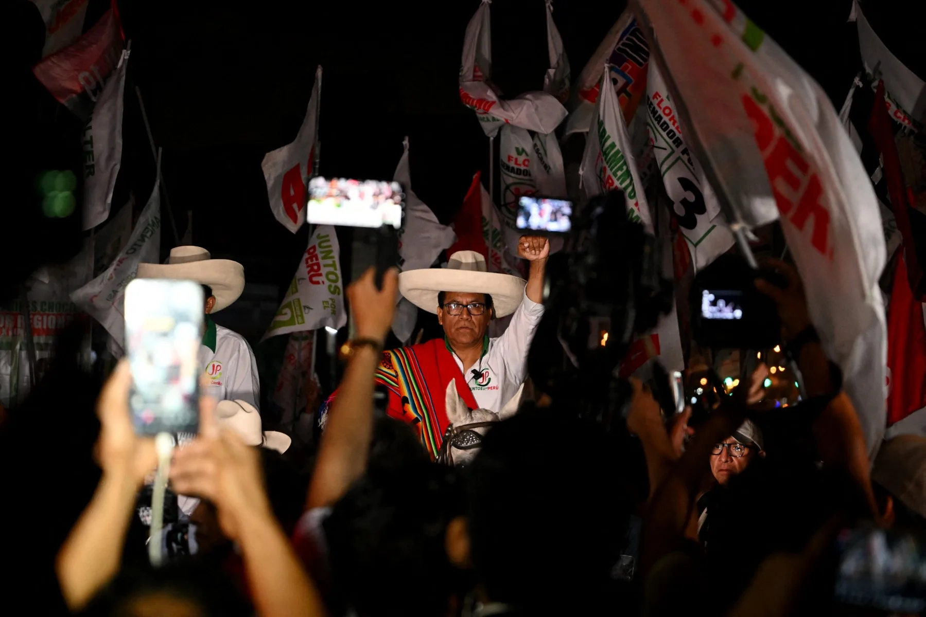 Eleições no Peru: 35 Candidatos e Nenhum Favorito - Qual o Futuro do País?