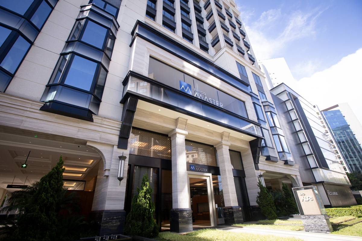 Em despacho, ministro do TCU prevê cautelar contra BC no Caso Master