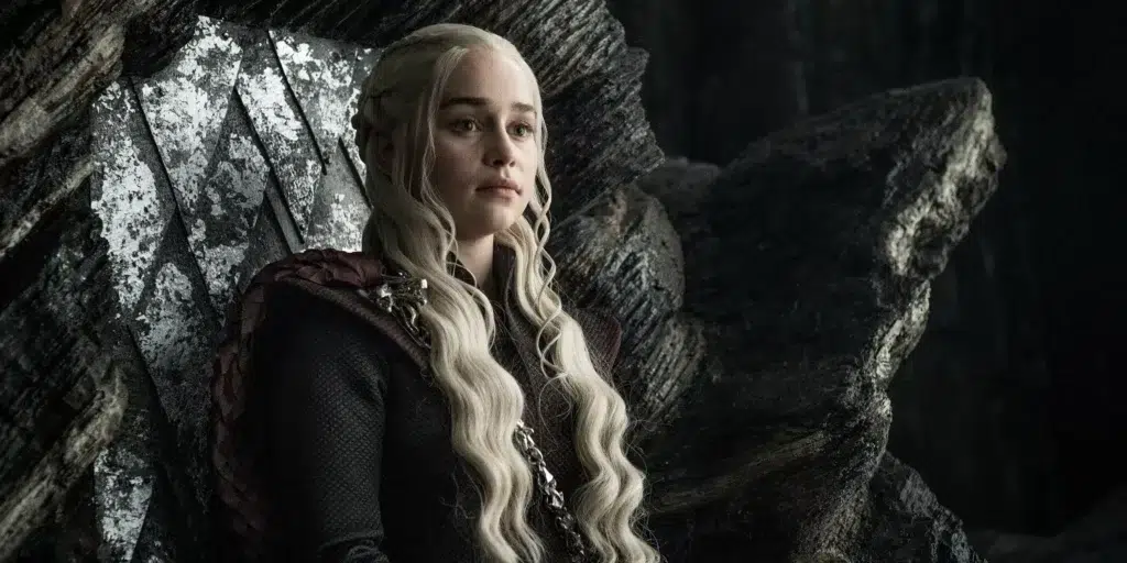 Emília Clarke confessa gratidão por Game of Thrones e se declara 'garota dos dragões'